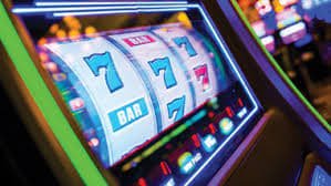 Studio Live Blackjack dengan dealer profesional dan multi-kamera di sensasi77